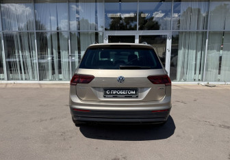 Подержанный автомобиль Volkswagen Tiguan 2019 года (6 фото)
