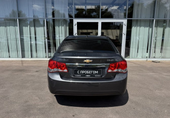 Подержанный автомобиль Chevrolet Cruze Sedan 2012 года (6 фото)