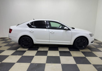 Подержанный автомобиль Skoda Octavia Wagon 2019 года (4 фото)