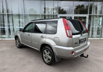 Подержанный автомобиль Nissan X-Trail 2004 года (7 фото)