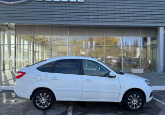 Подержанный автомобиль LADA (ВАЗ) Granta Hatchback 2018 года (4 фото)