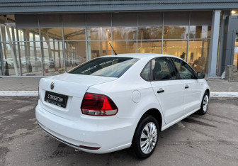 Подержанный автомобиль Volkswagen Polo Sedan 2016 года (5 фото)