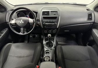 Подержанный автомобиль Mitsubishi ASX 2013 года (10 фото)