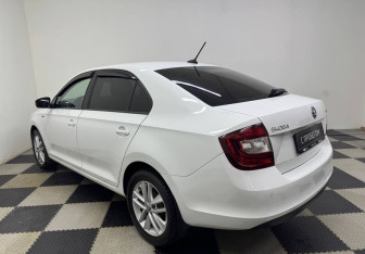 Подержанный автомобиль Skoda Rapid Liftback 2018 года (7 фото)