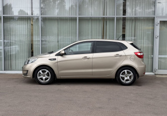 Подержанный автомобиль Kia Rio Hatchback 2013 года (8 фото)