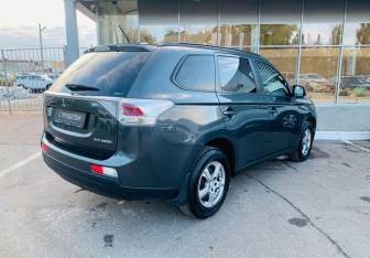 Подержанный автомобиль Mitsubishi Outlander 2013 года (5 фото)
