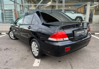 Подержанный автомобиль Mitsubishi Lancer Sedan 2006 года (7 фото)