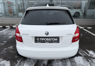 Подержанный автомобиль Skoda Fabia Hatchback 2014 года (6 фото)