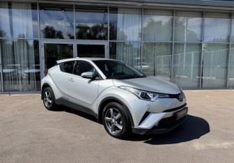 Подержанный автомобиль Toyota C-HR 2018 года (3 фото)