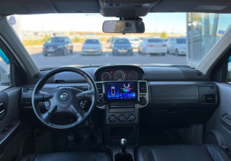 Подержанный автомобиль Nissan X-Trail 2005 года (9 фото)