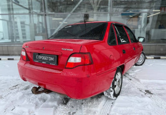 Подержанный автомобиль Daewoo Nexia Sedan 2011 года (5 фото)