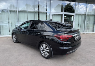 Подержанный автомобиль Citroen C4 Sedan 2016 года (7 фото)