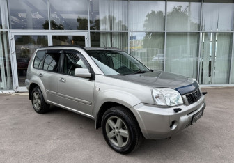 Подержанный автомобиль Nissan X-Trail 2004 года (3 фото)