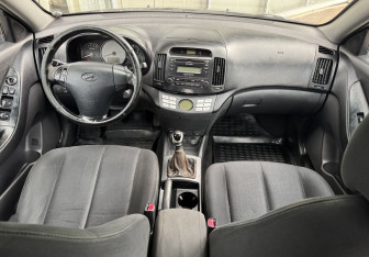 Подержанный автомобиль Hyundai Elantra Sedan 2008 года (9 фото)