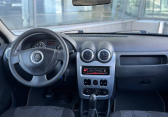 Подержанный автомобиль Renault Logan Sedan 2014 года (11 фото)