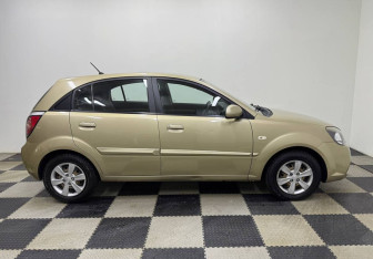 Подержанный автомобиль Kia Rio Hatchback 2010 года (4 фото)