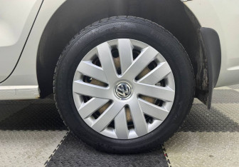 Подержанный автомобиль Volkswagen Polo Sedan 2011 года (12 фото)