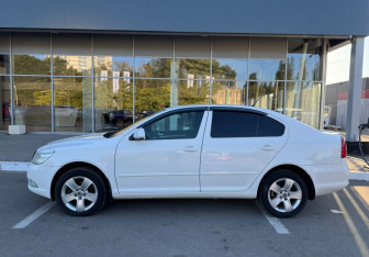 Подержанный автомобиль Skoda Octavia Wagon 2010 года (8 фото)