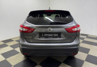 Подержанный автомобиль Nissan Qashqai 2017 года (6 фото)