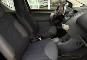Подержанный автомобиль Peugeot 107 2008 года (10 фото)