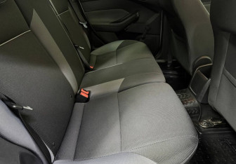 Подержанный автомобиль Ford Focus Sedan 2011 года (11 фото)
