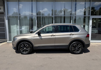 Подержанный автомобиль Volkswagen Tiguan 2019 года (8 фото)