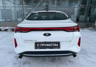 Подержанный автомобиль Москвич 6 2023 года (6 фото)