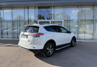 Подержанный автомобиль Toyota RAV4 2016 года (5 фото)