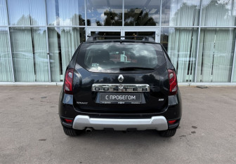 Подержанный автомобиль Renault Duster 2016 года (6 фото)