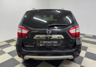 Подержанный автомобиль Nissan Terrano 2017 года (6 фото)