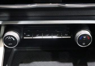 Подержанный автомобиль Geely Coolray 2022 года (17 фото)