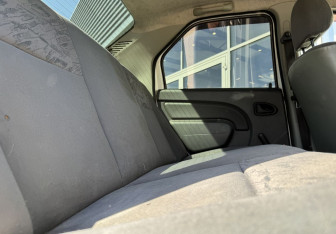 Подержанный автомобиль Renault Logan Sedan 2007 года (11 фото)