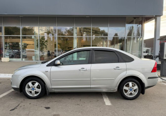 Подержанный автомобиль Ford Focus Sedan 2007 года (8 фото)