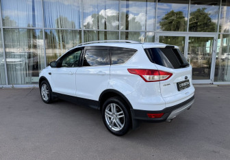 Подержанный автомобиль Ford Kuga 2014 года (7 фото)