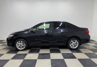 Подержанный автомобиль Toyota Corolla Sedan 2013 года (8 фото)