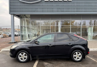 Подержанный автомобиль Ford Focus Hatchback 2008 года (8 фото)