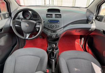 Подержанный автомобиль Chevrolet Spark 2011 года (9 фото)