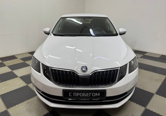 Подержанный автомобиль Skoda Octavia Wagon 2019 года (2 фото)