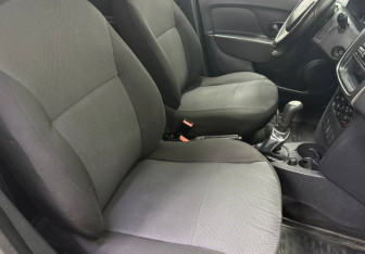 Подержанный автомобиль Renault Logan Sedan 2014 года (9 фото)