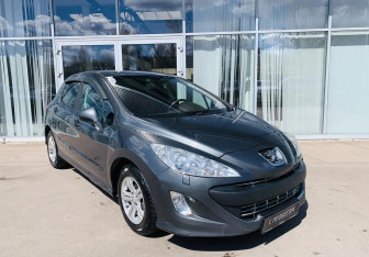 Подержанный автомобиль Peugeot 308 Hatchback 2010 года (3 фото)