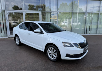 Подержанный автомобиль Skoda Octavia Liftback 2019 года (3 фото)