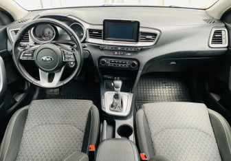 Подержанный автомобиль Kia Ceed Hatchback 2018 года (9 фото)