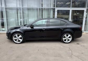 Подержанный автомобиль Skoda Octavia Liftback 2013 года (8 фото)