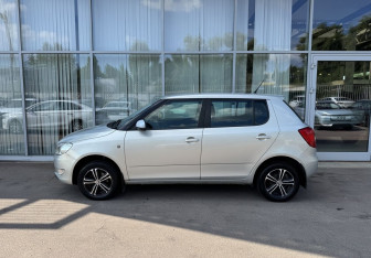 Подержанный автомобиль Skoda Fabia Hatchback 2013 года (8 фото)