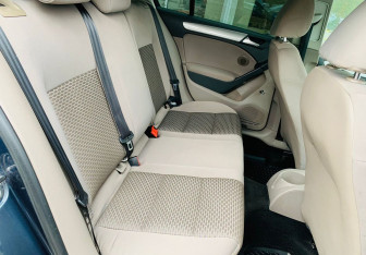 Подержанный автомобиль Volkswagen Golf Hatchback 2011 года (11 фото)