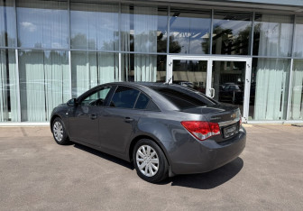 Подержанный автомобиль Chevrolet Cruze Sedan 2012 года (7 фото)
