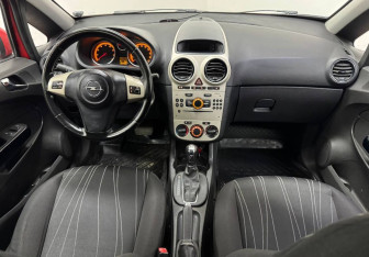 Подержанный автомобиль Opel Corsa 2007 года (10 фото)