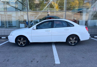 Подержанный автомобиль Chevrolet Lacetti Sedan 2011 года (8 фото)