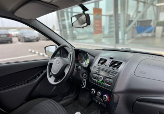 Подержанный автомобиль LADA (ВАЗ) Granta Sedan 2017 года (10 фото)