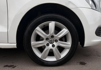 Подержанный автомобиль Volkswagen Polo Sedan 2013 года (12 фото)